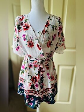 Trixxi Floral Short Sleeve Faux Wrap Romper with Waist Tie Size Sm